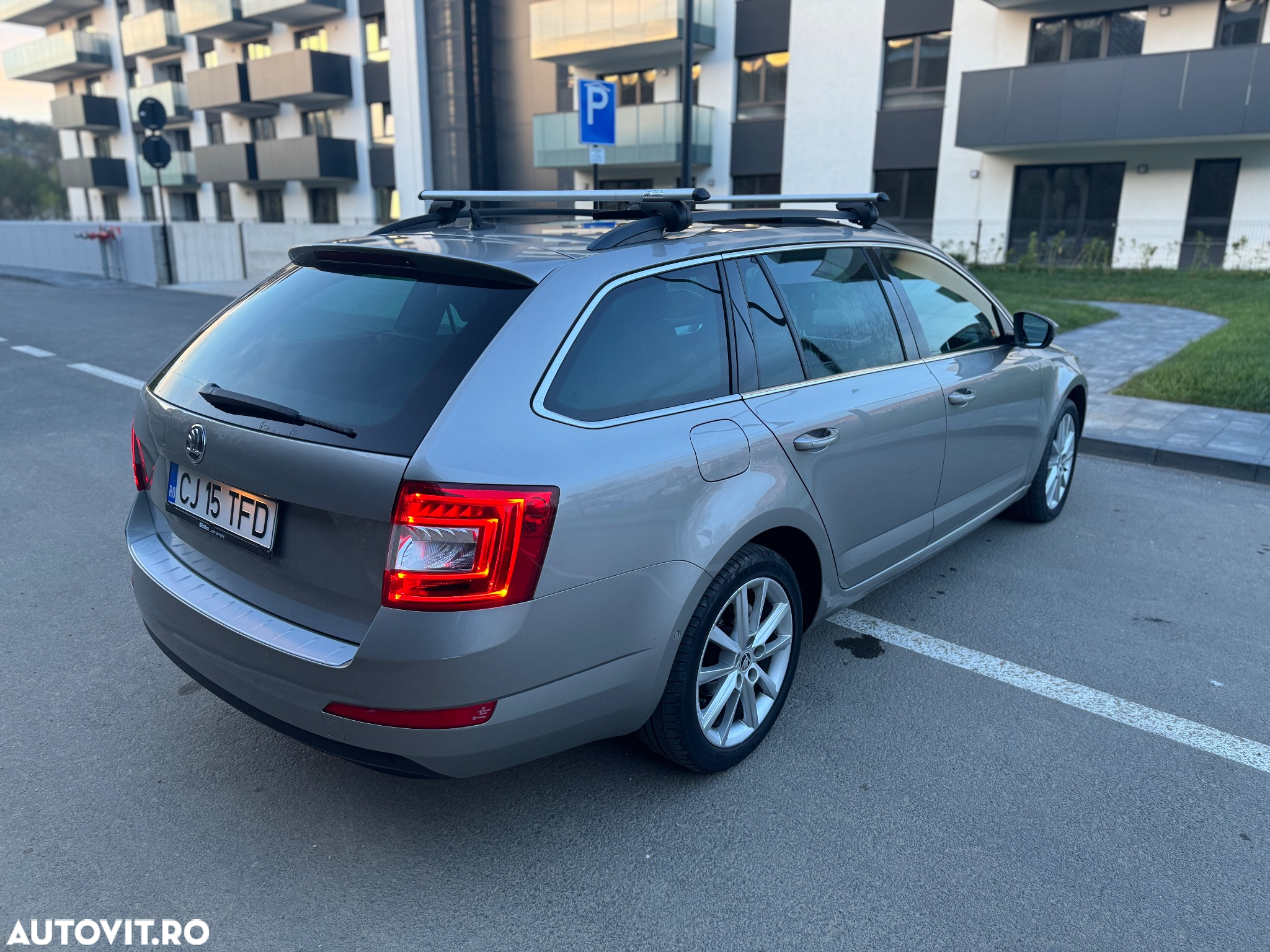 Skoda Octavia 1.6 TDI Elegance DSG - 6