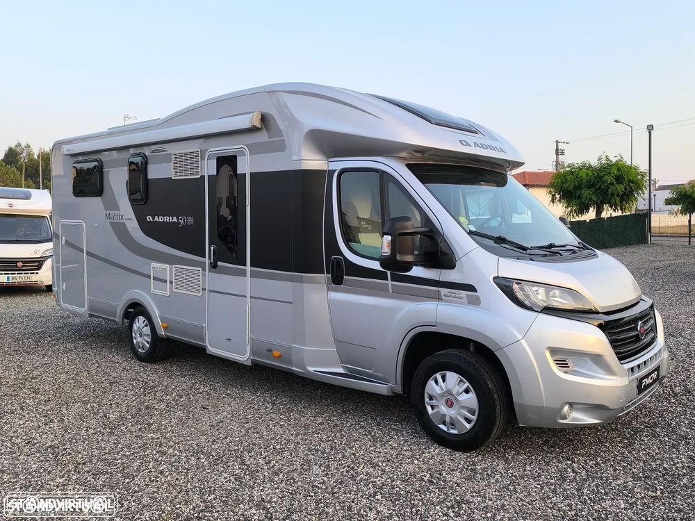 Adria Matrix M670SC 50 Anos 5lugares Cama central e basculante - 7