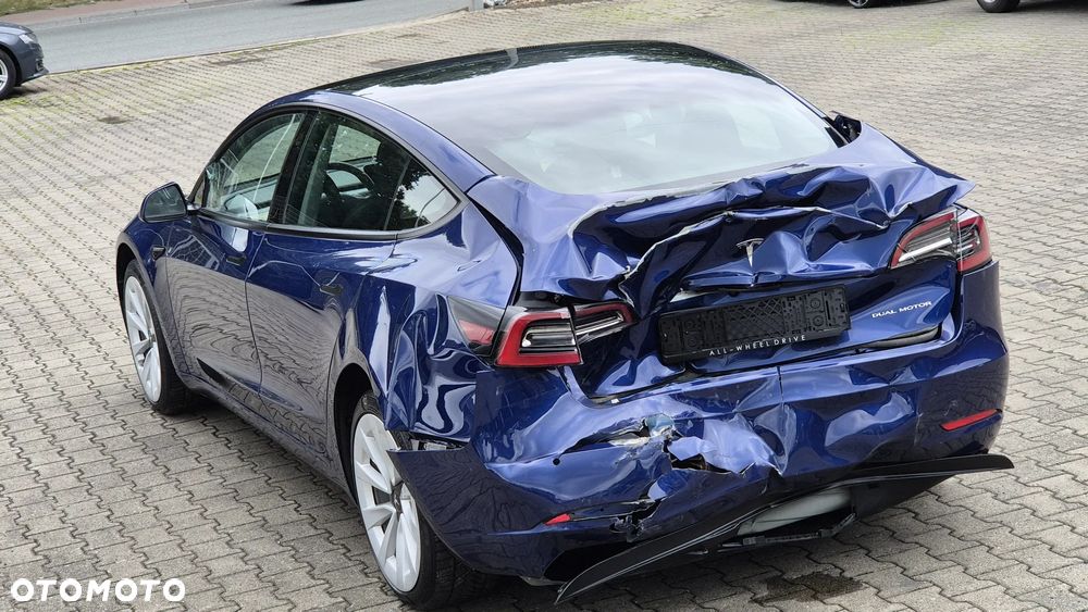 Tesla Model 3 - 4
