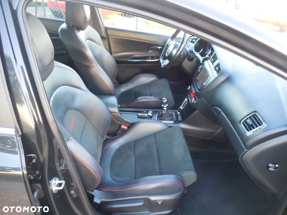 Kia Ceed Cee'd 1.6 T-GDI GT XL - 12