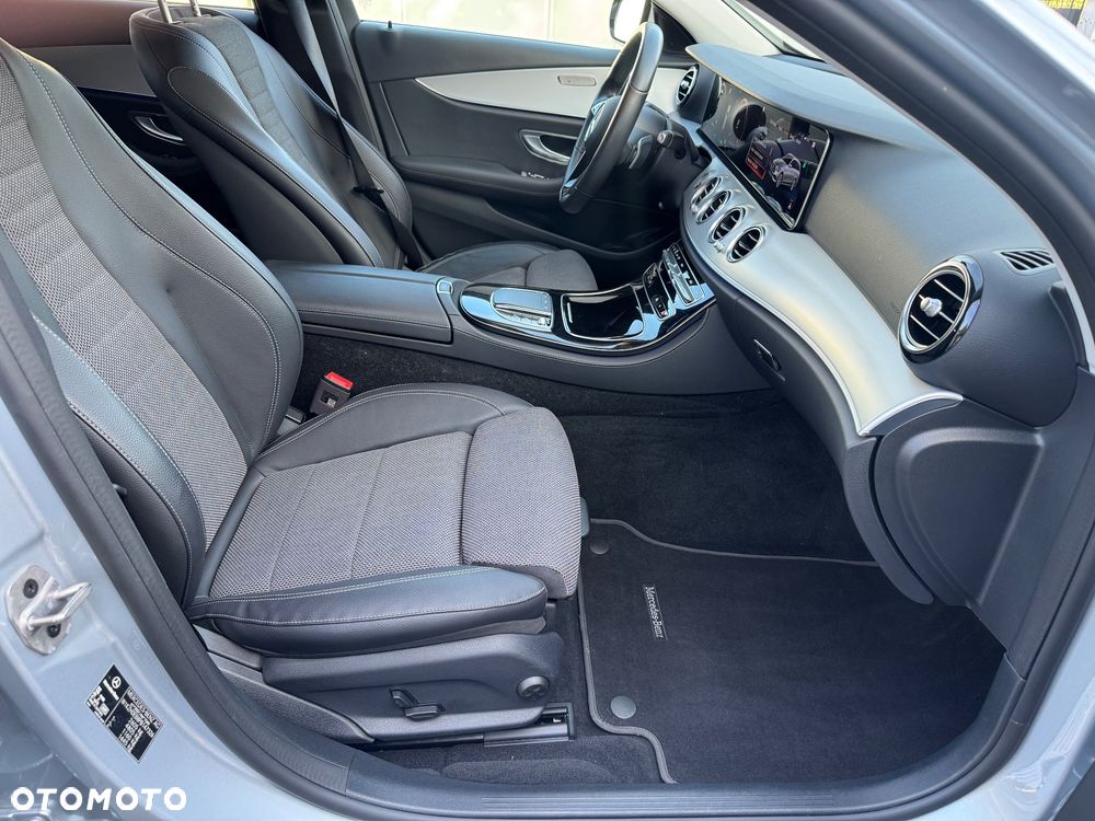 Mercedes-Benz Klasa E 220 d T 9G-TRONIC Avantgarde - 33