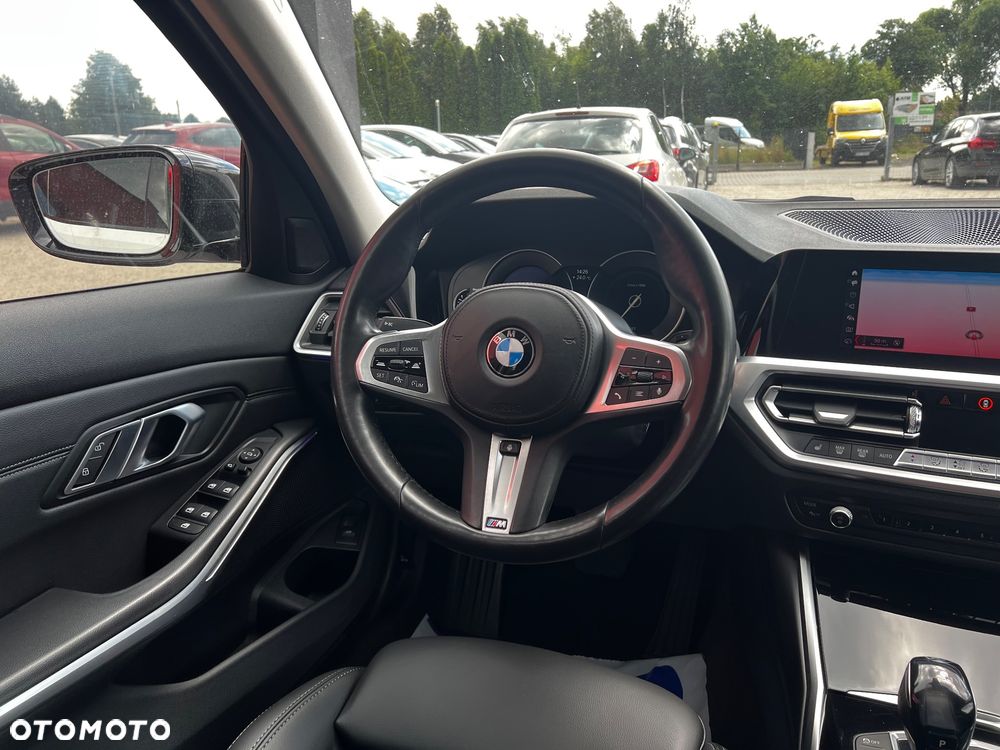 BMW Seria 3 320d xDrive Edition M Sport Shadow - 19