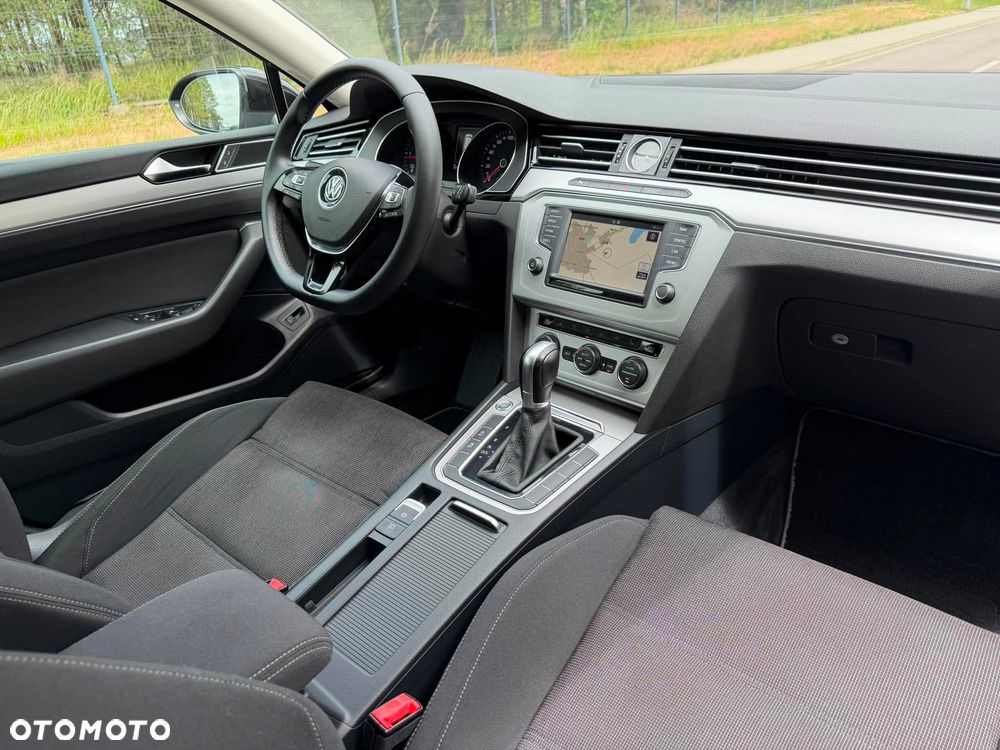 Volkswagen Passat Variant 2.0 TDI SCR DSG Highline - 19