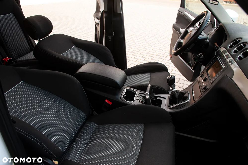 Ford S-Max 2.0 TDCi DPF Champions Edition - 27