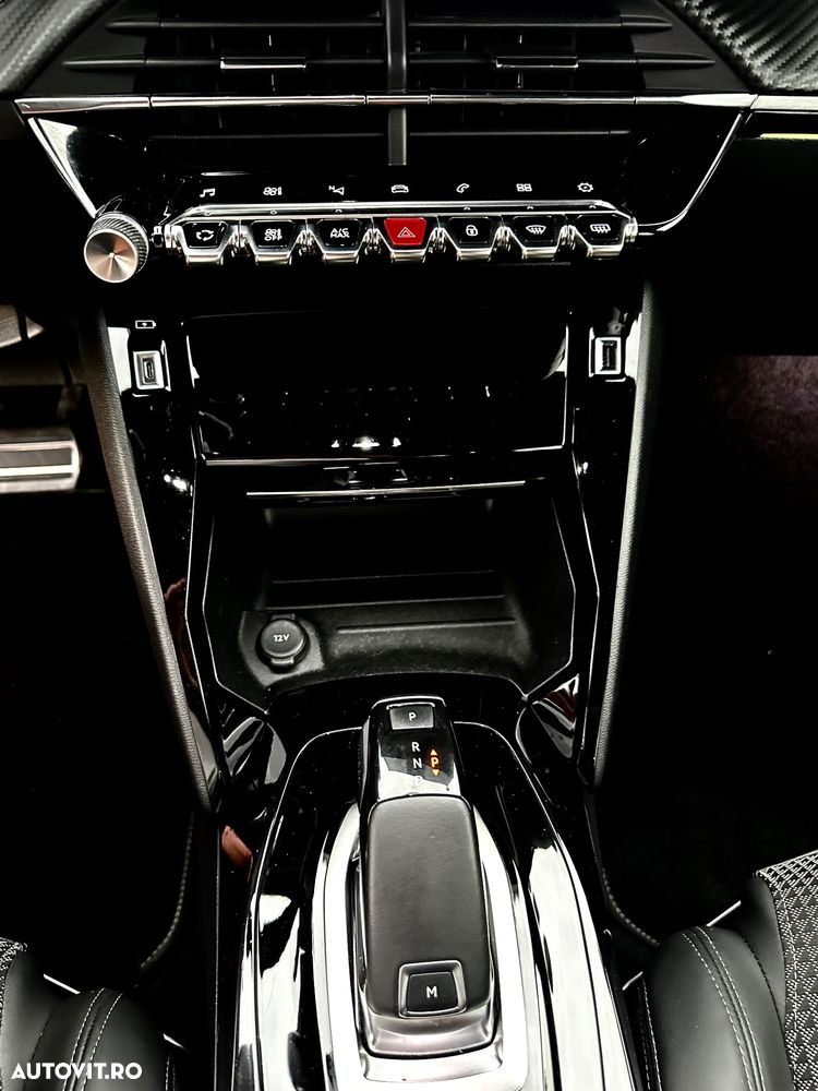 Peugeot 2008 PureTech 130 EAT8 GT Exclusive - 21
