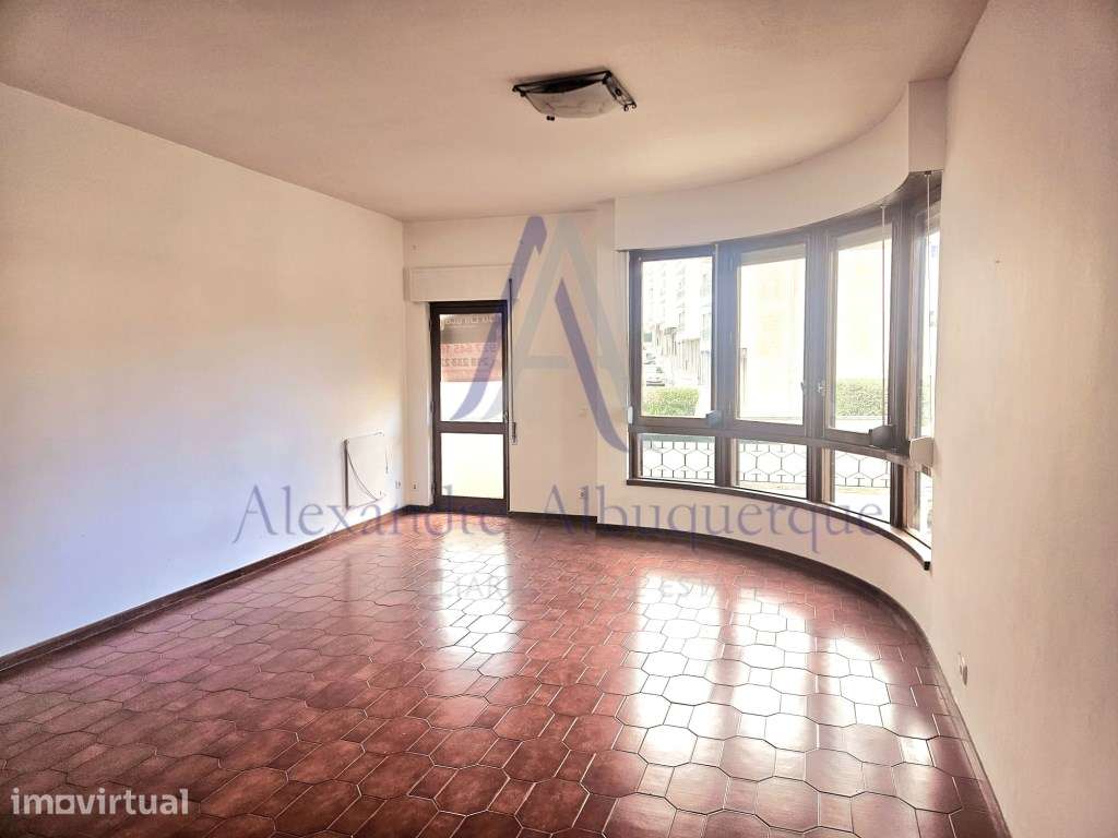 Apartamento T2 com Terraço, Arrecadação e Parqueamento | Sesimbra - Grande imagem: 3/29