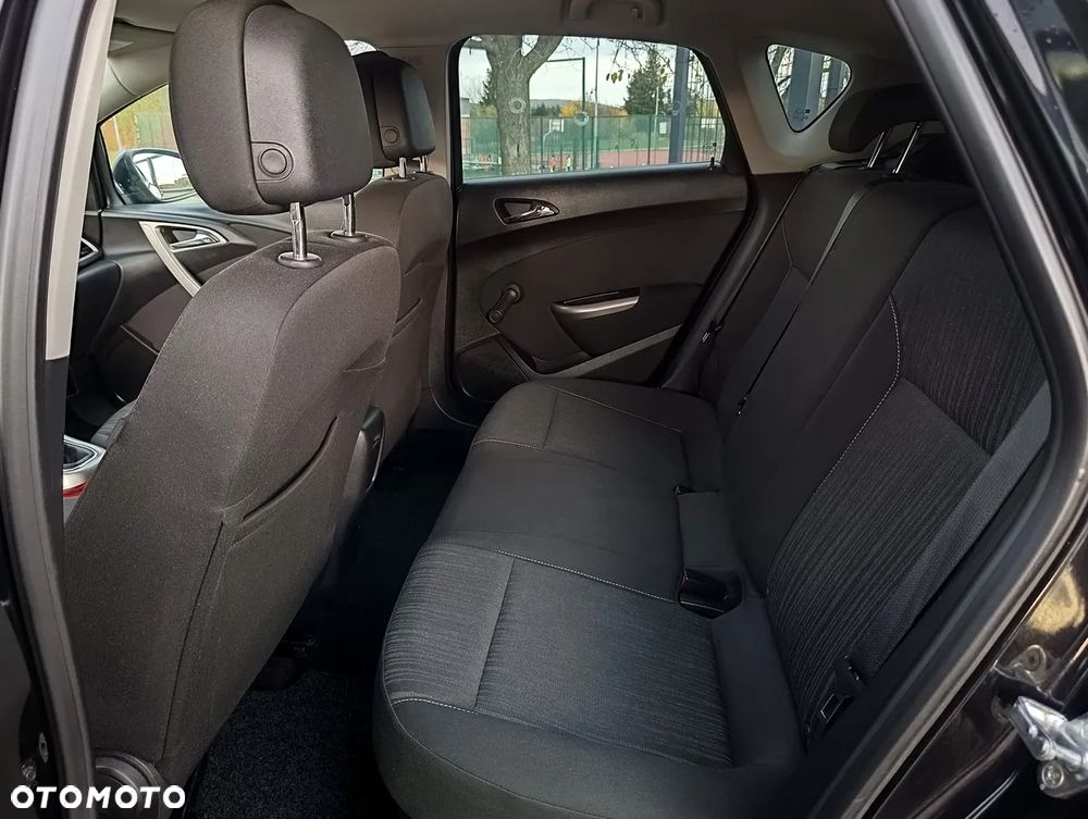 Opel Astra 1.4 Turbo Design Edition - 26