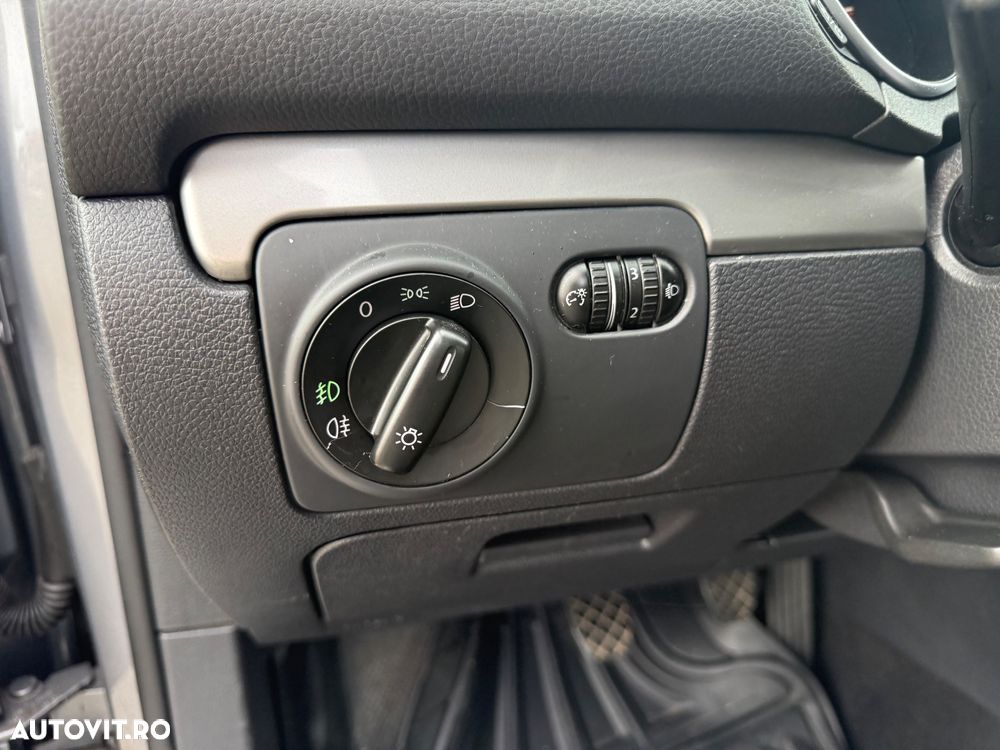 Volkswagen Golf 1.6 TDI DPF BlueMotion Technology Comfortline - 20