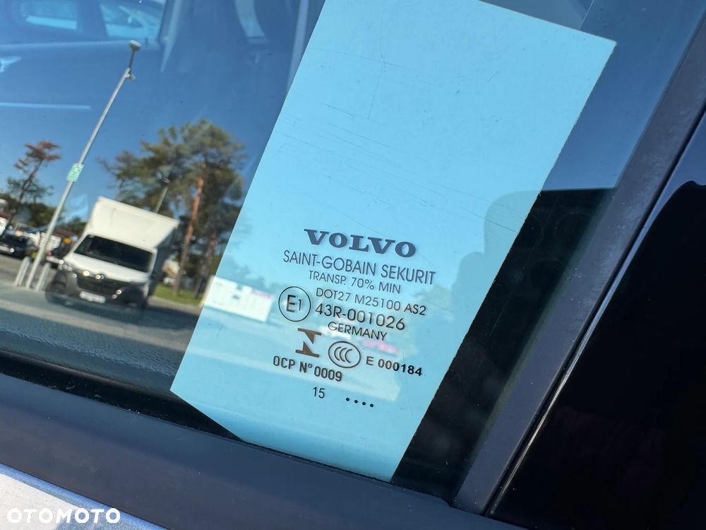 Volvo XC 60 D4 AWD R-Design Momentum - 36