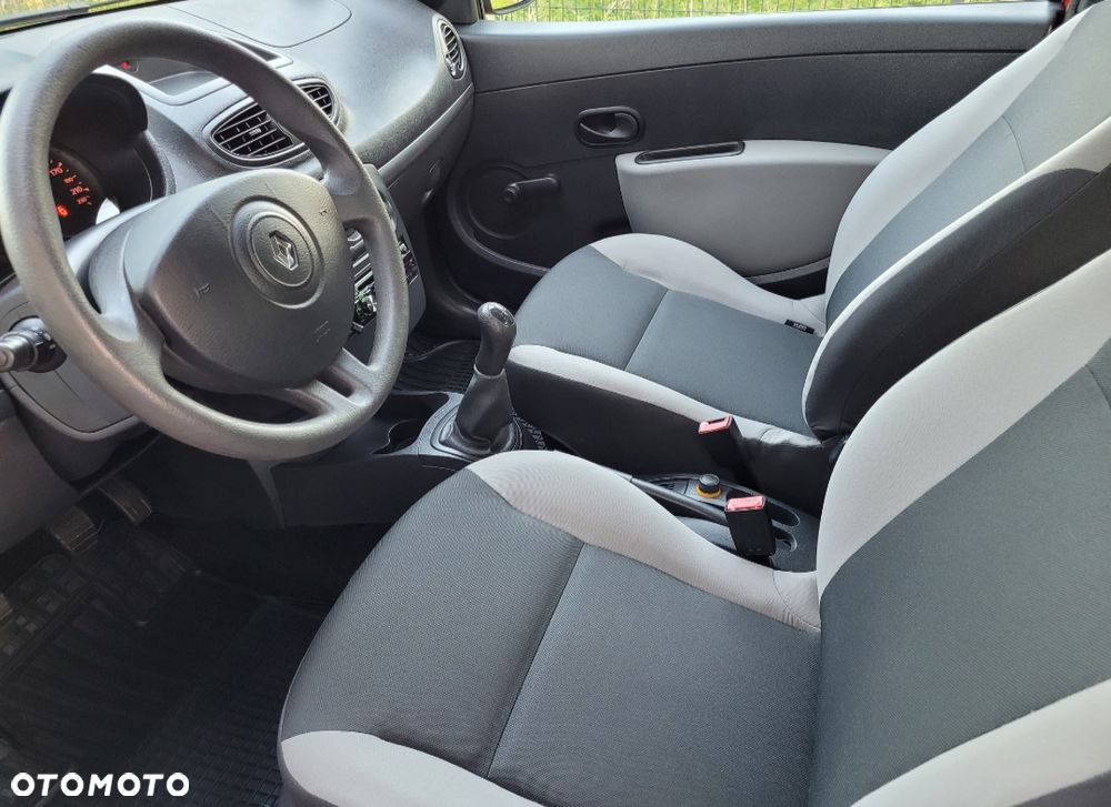 Renault Clio 1.2 16V 75 Expression - 12