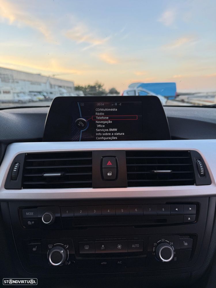 BMW 320 d Sport Line - 13