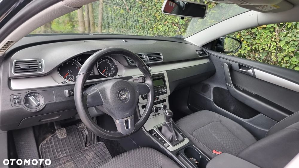 Volkswagen Passat - 11