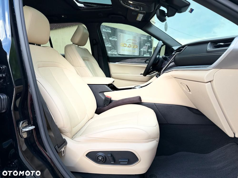 Jeep Grand Cherokee - 17