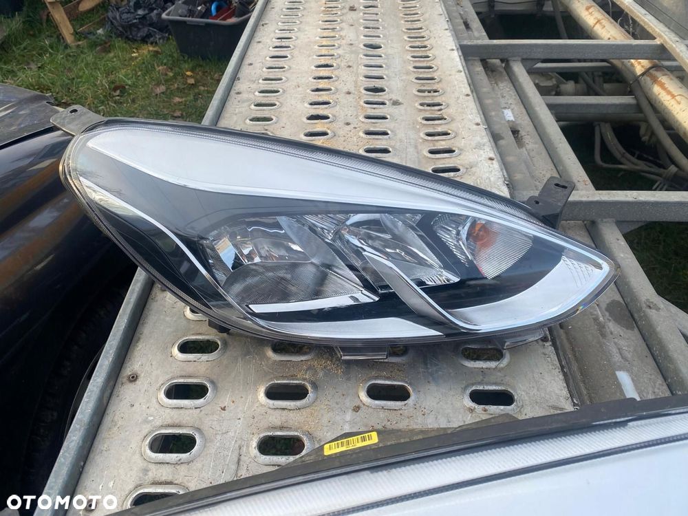 lampa przednia ford fiesta mk8 h1bb-13w030-ae h1bb13w029-aj komplet - 2