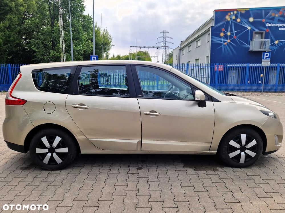 Renault Scenic 2011 photo 2