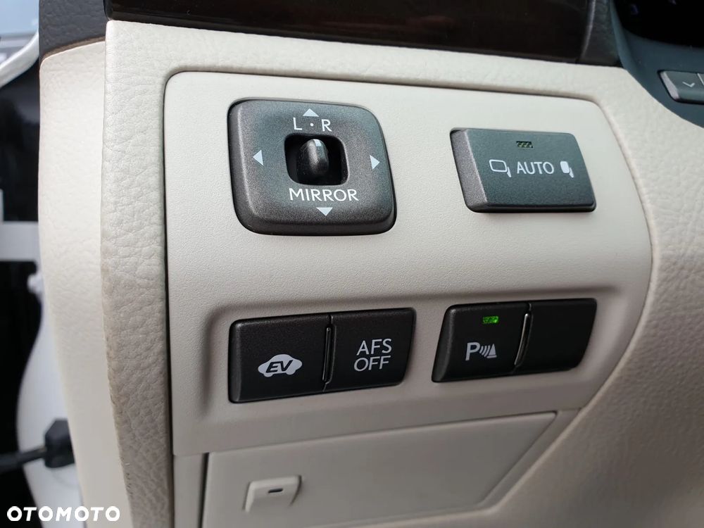 Lexus LS 600h Elegance - 12