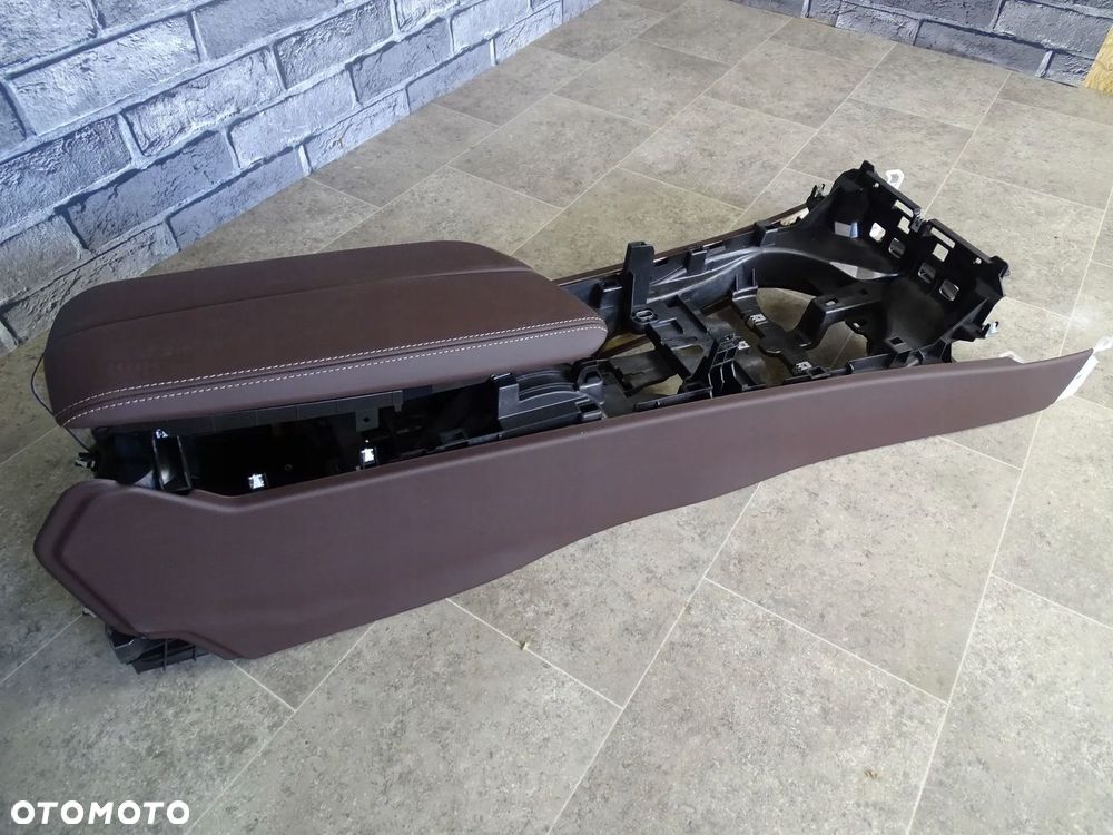 TUNEL ŚRODKOWY BMW 7 G70 PODŁOKIETNIK SKÓRA SKÓRZANY BRĄZOWY NOWY - 2