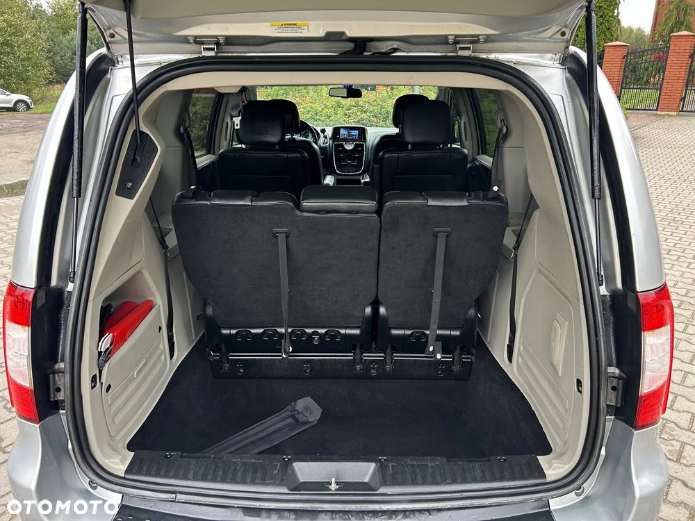Chrysler Town & Country 3.6 Limited - 12