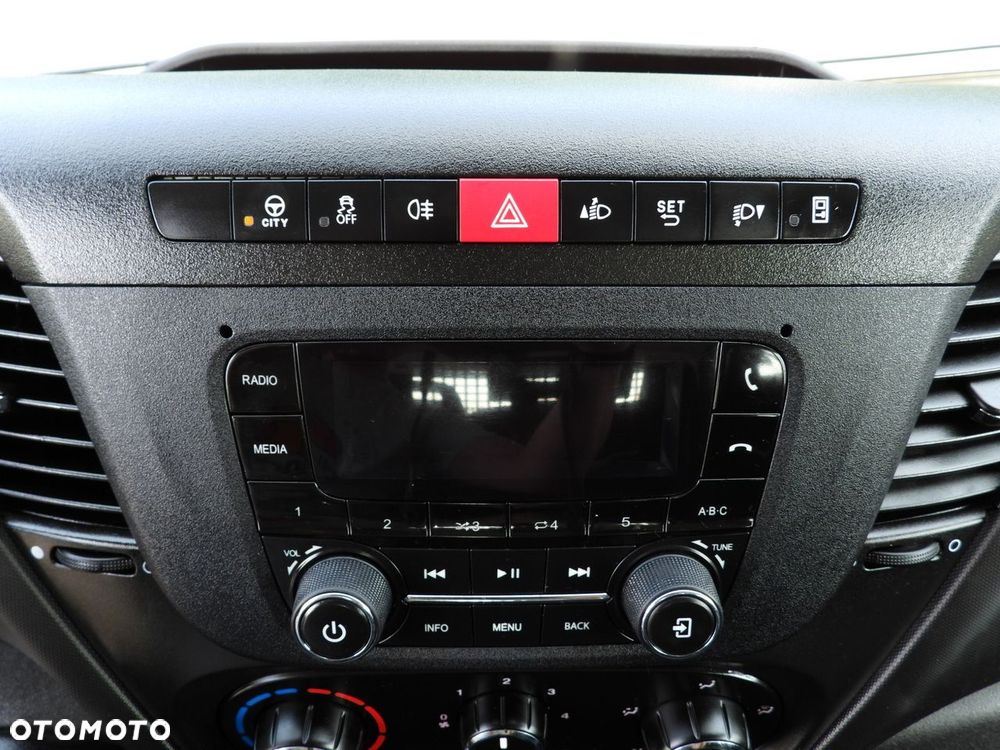 Iveco DAILY 35S12 SKRZYNIA PODWÓJNA KABINA DOKA 7 MIEJSC KLIMATYZACJA  120KM - 31