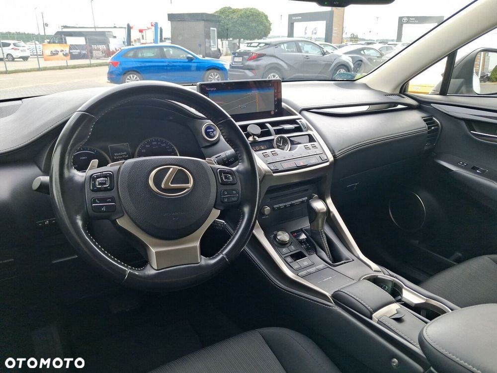 Lexus NX 300h Business Edition AWD - 18