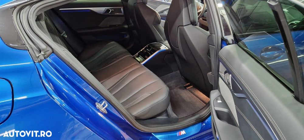 BMW M8 M850i xDrive AT - 24