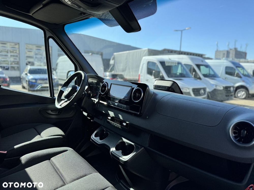 Mercedes-Benz Sprinter - 10