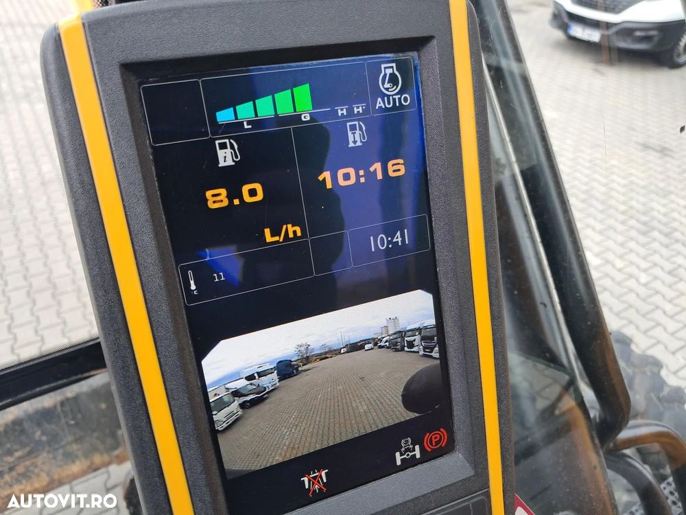 JCB js160w excavator pe roti - 30