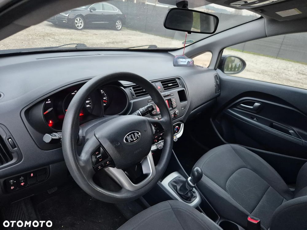 Kia Rio - 7