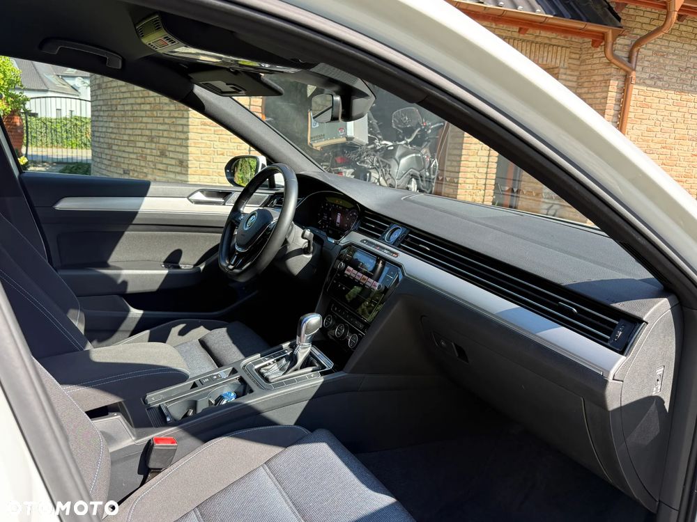 Volkswagen Passat - 12