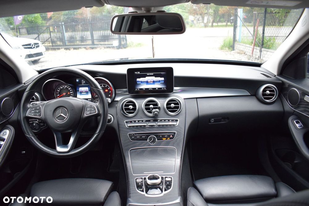 Mercedes-Benz Klasa C 400 4Matic 9G-TRONIC Exclusive - 8