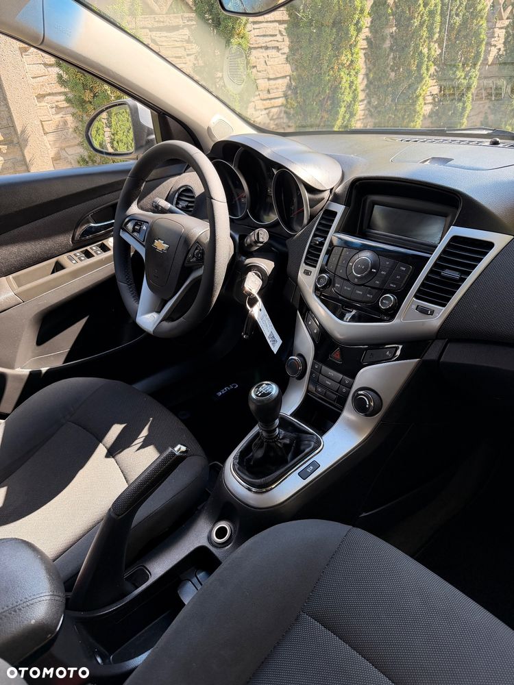 Chevrolet Cruze 1.6 LS - 36