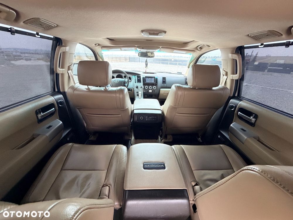 Toyota Sequoia - 11