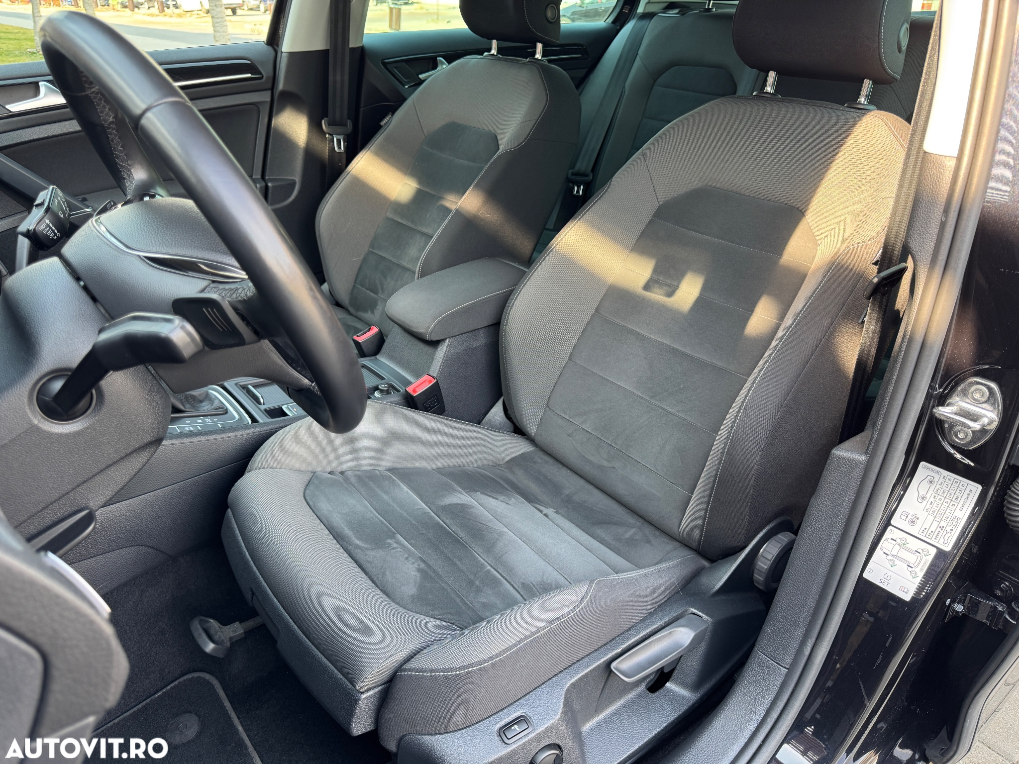 Volkswagen Golf 1.6 TDI DSG Highline - 9