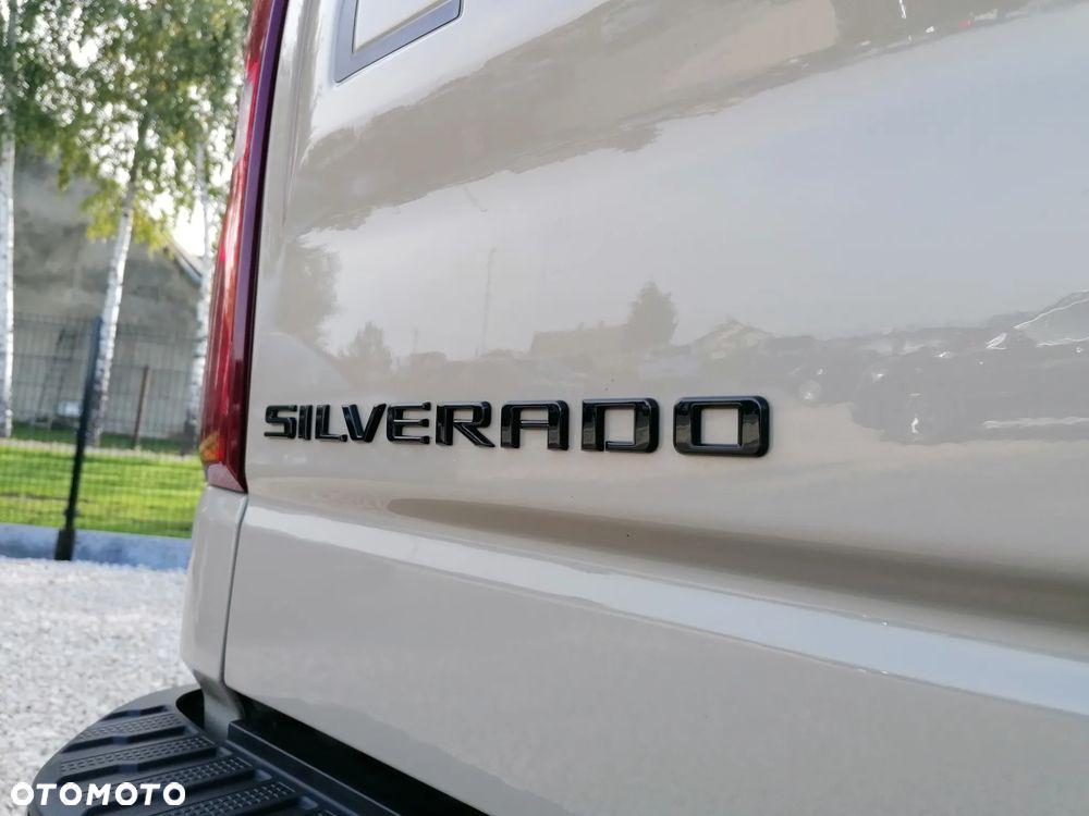 Chevrolet Silverado - 26