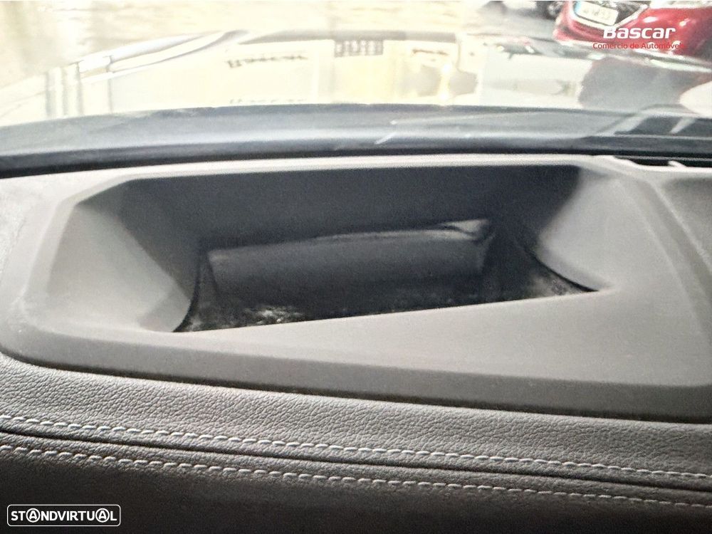 BMW i4 eDrive40 Edição Desportiva M - 18