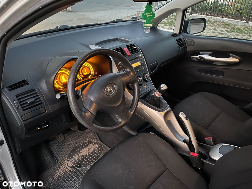 Toyota Auris 1.33 VVT-i Terra - 4