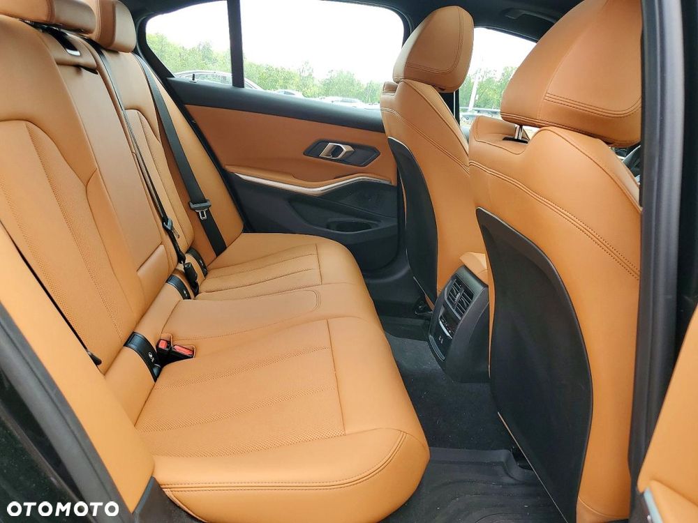 BMW Seria 3 330i xDrive M Sport - 10