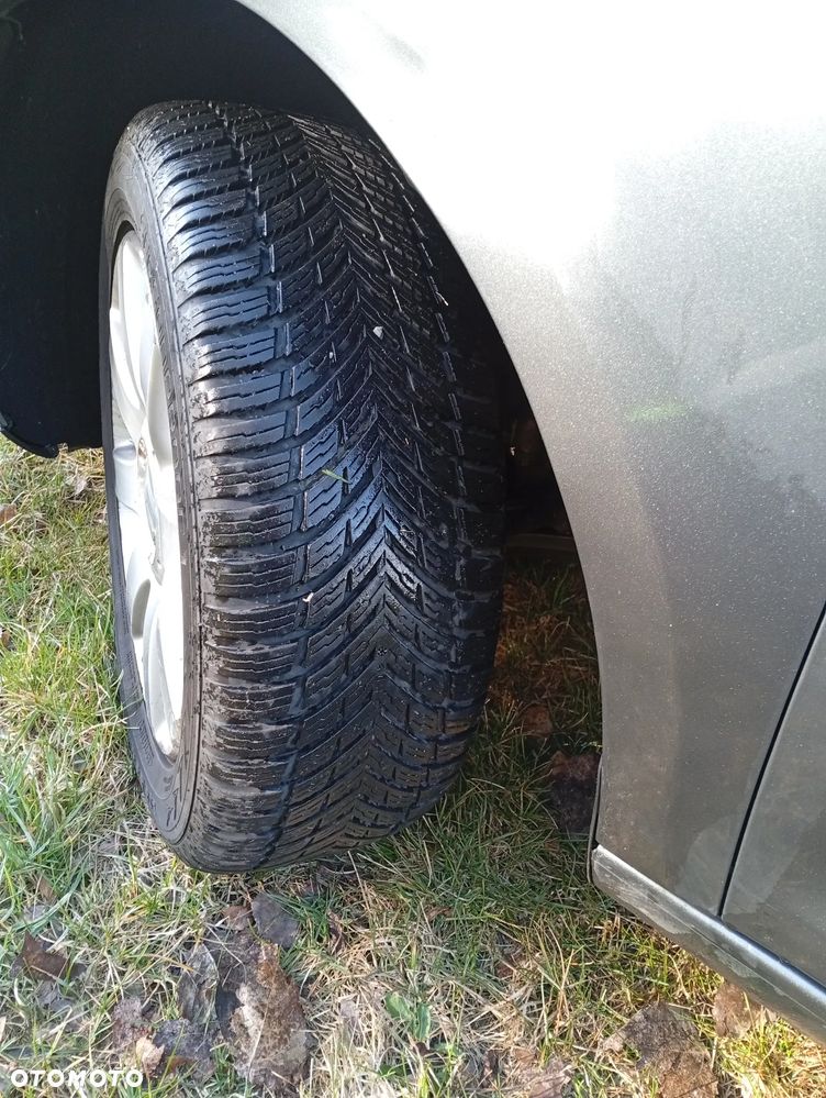 Volkswagen Touran 2.0 TDI Highline - 9