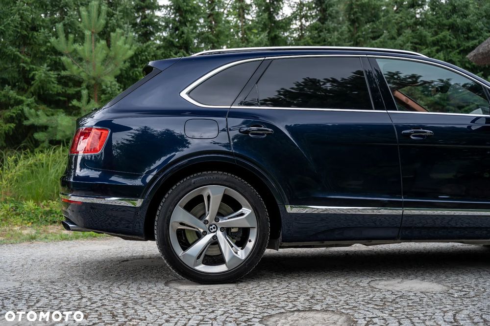 Bentley Bentayga W12 Mulliner - 16