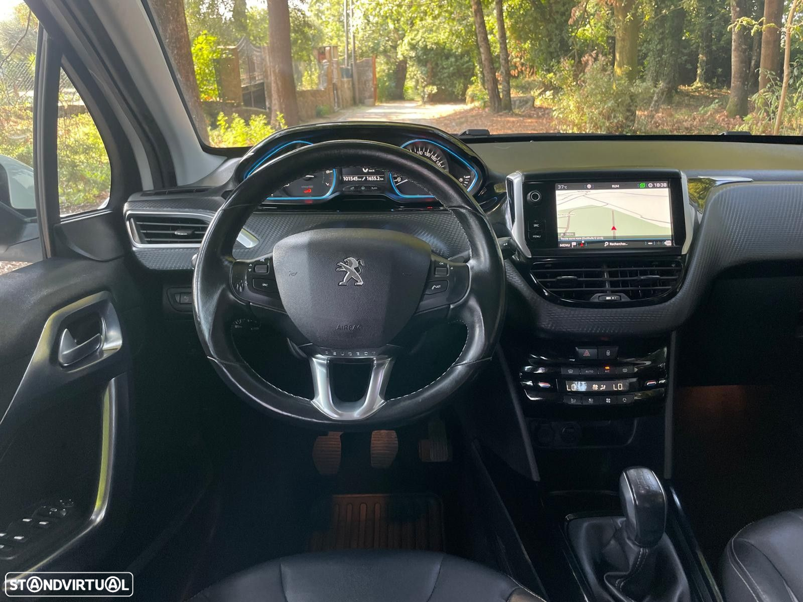 Peugeot 2008 1.2 PureTech Allure - 12