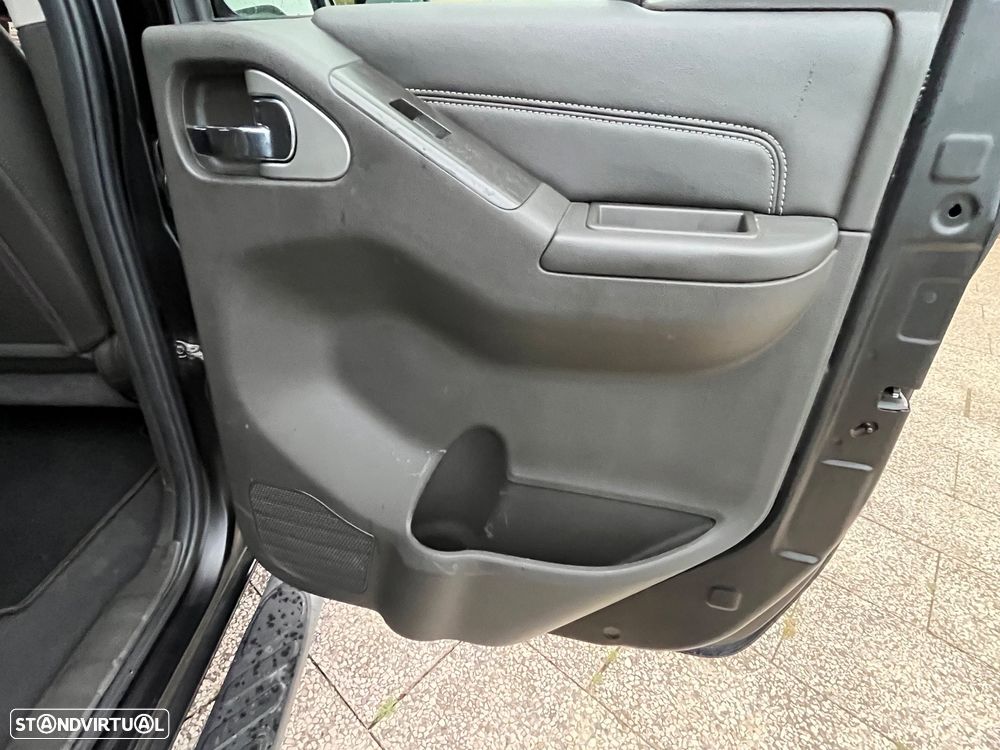 Nissan Navara 3.0 dCi V6 CD LE AT 4WD - 31