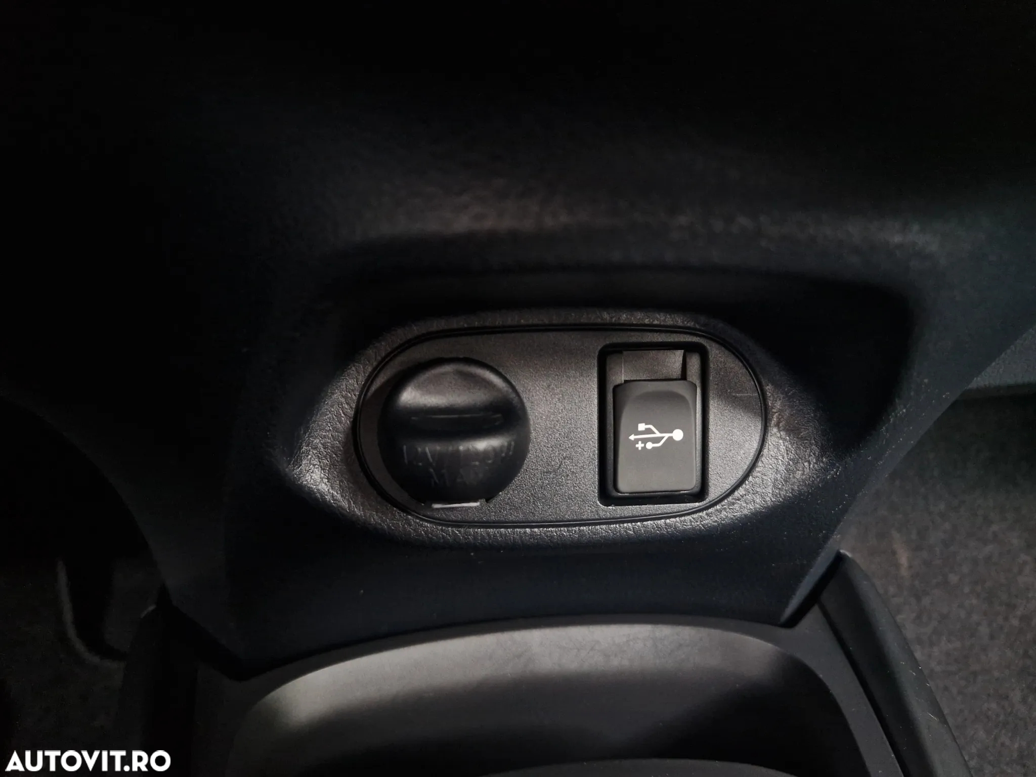 Toyota Yaris Hybrid 1.5 VVT-i - 19