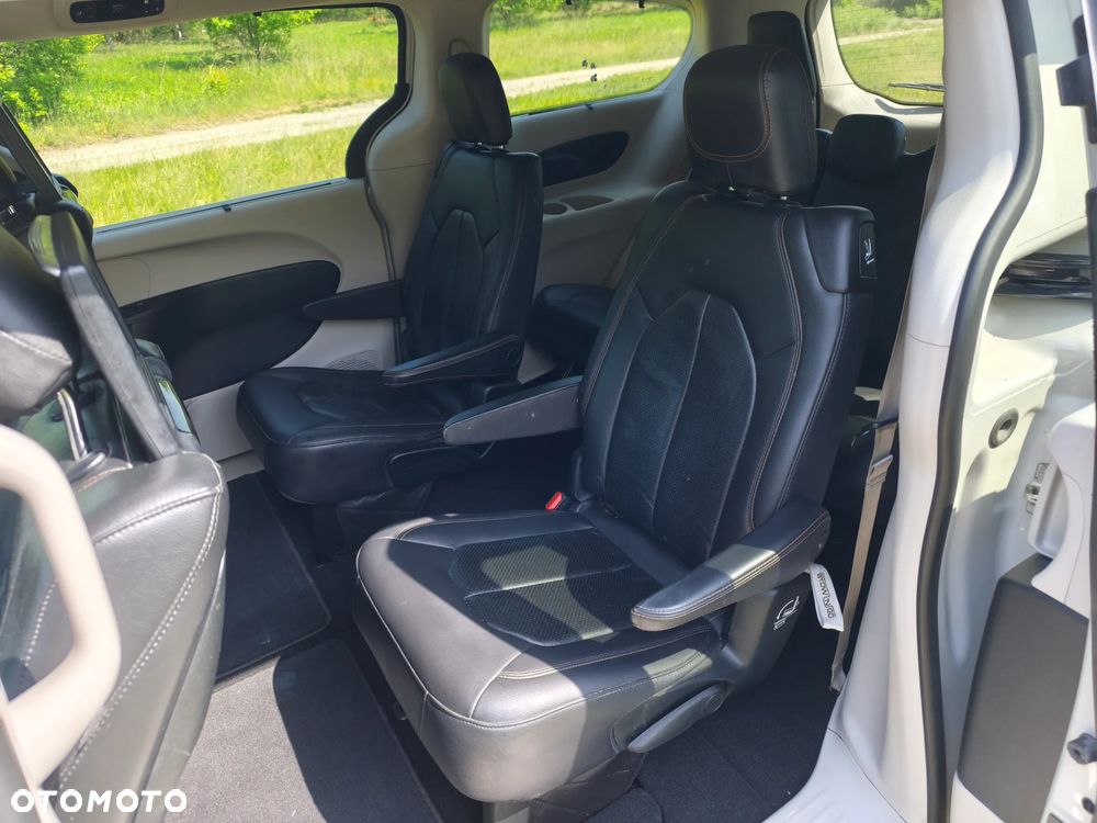 Chrysler Pacifica - 27