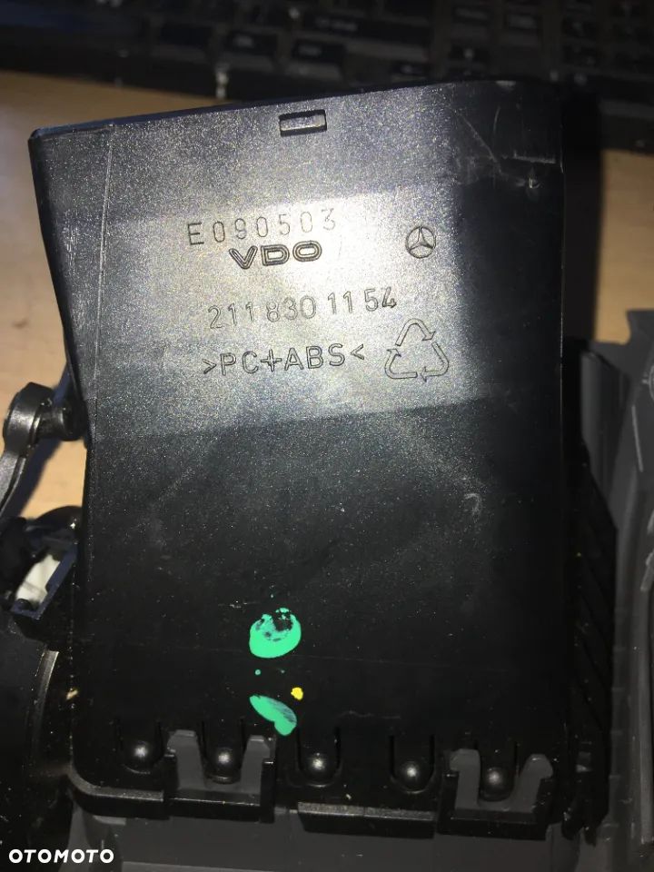 MERCEDES W211 KRATKA NAWIEWU PRAWA LEWA  2118301154 - 4