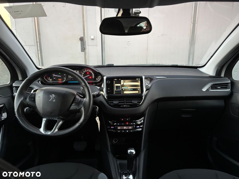 Peugeot 208 - 13
