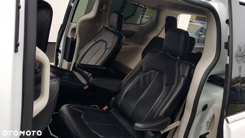 Chrysler Pacifica - 25