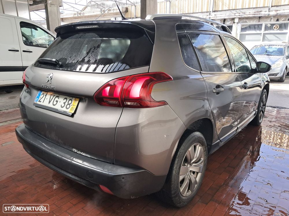 Peugeot 2008 1.2 PureTech Style - 8