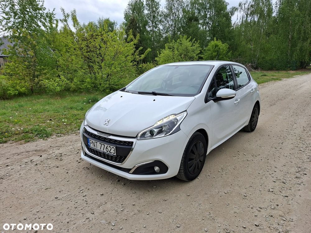 Peugeot 208 - 1