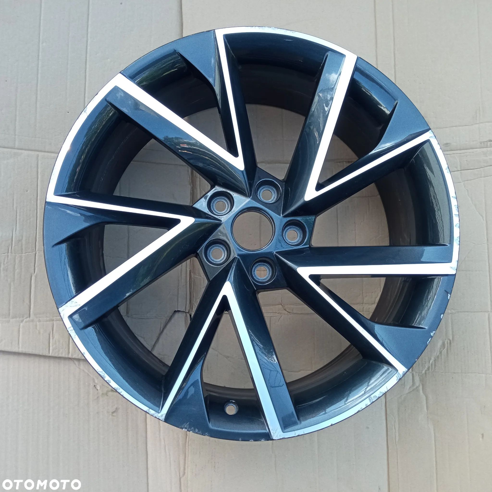 SKODA KAROQ ENYAQ IV 57A 8x19 ET45 57A601025R ORYGINAŁ 2023 - 1