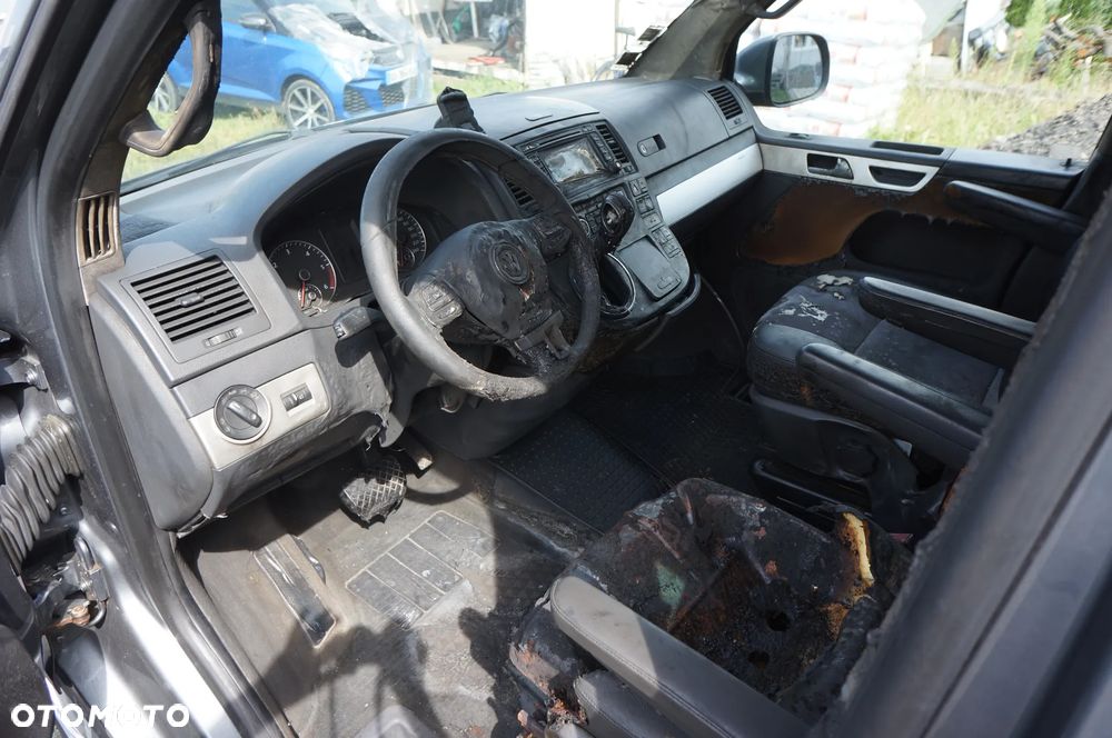Volkswagen Multivan - 12